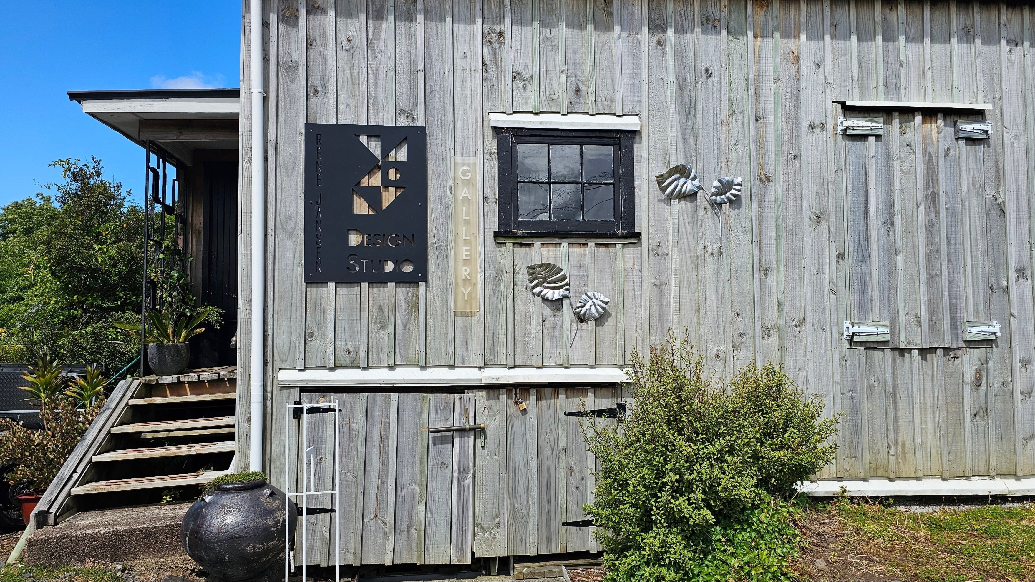 Load video: A video about artist Rene Jansen, his influences and background.